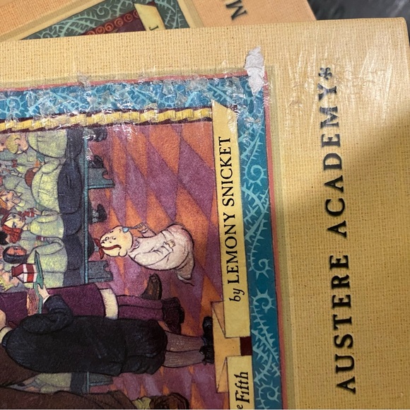 Series of unfortunate events books - Picture 8 of 8